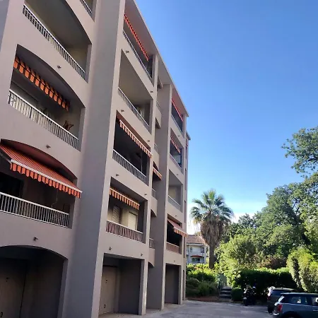 Grand Studio A Hyeres Entre Mer Et Ville Exterior photo