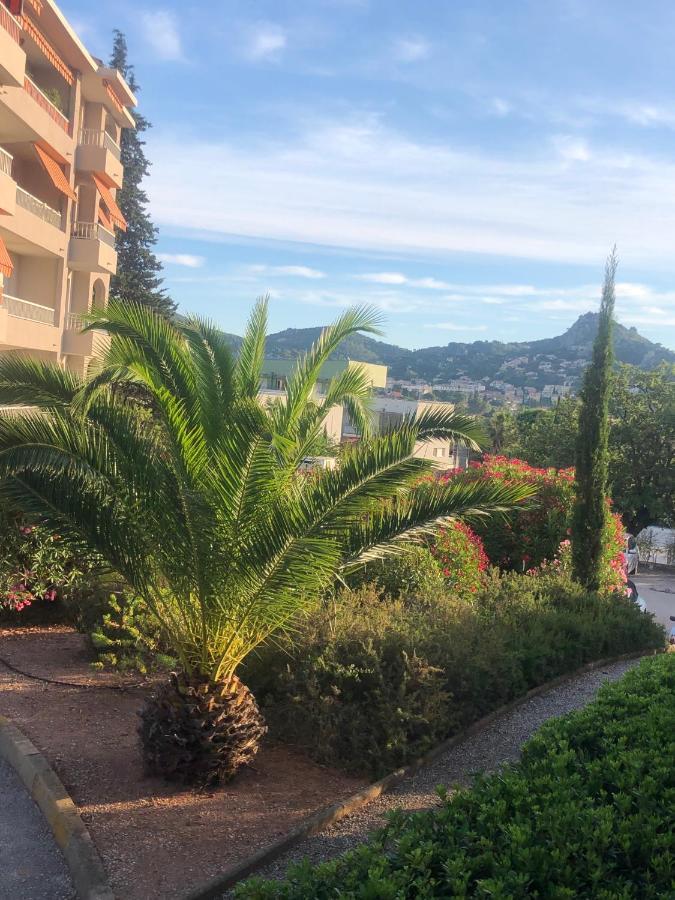 Grand A Entre Et Apartment *